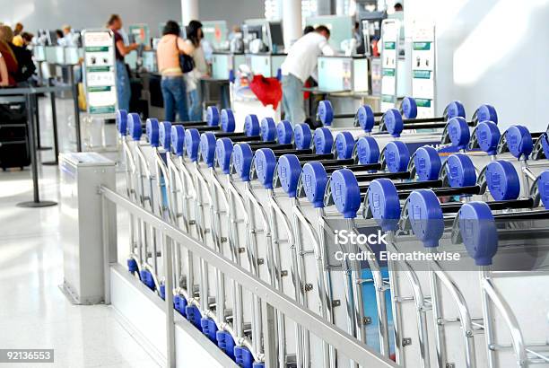 Flughafen Passagiere Golfwagen Stockfoto und mehr Bilder von Abschied - Abschied, Blau, Check in