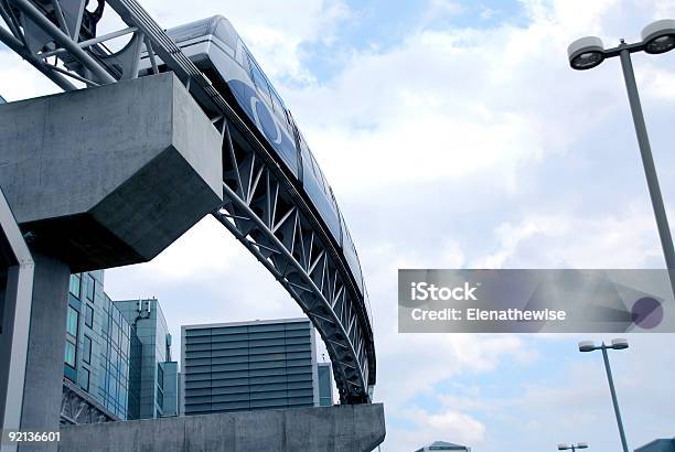 Monorraíl Foto de stock y más banco de imágenes de Automatizado - Automatizado, Encargado de la mudanza, Personas