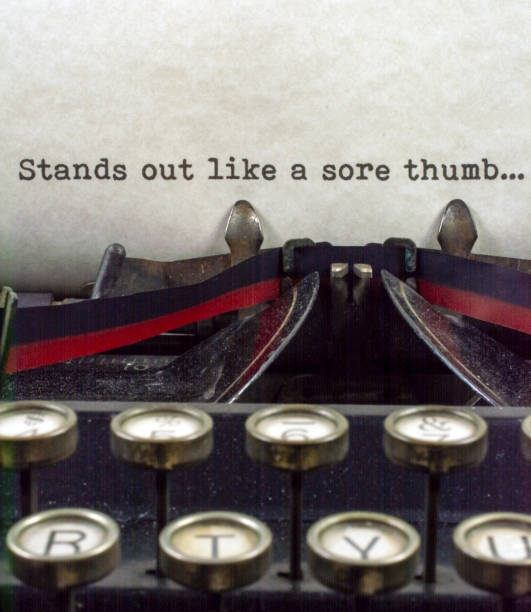 istock Antique typewriter with saying sore thumb 921371164