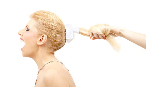 dor - ponytail human hair pulling women imagens e fotografias de stock