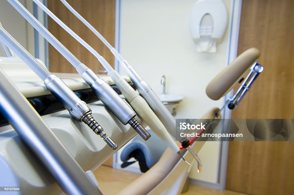 Dentysta krzesło i narzędzia - Zbiór zdjęć royalty-free (Bez ludzi)