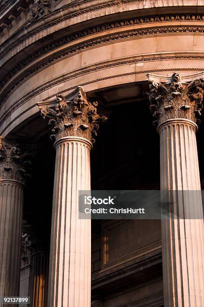 Foto de Colunas Coríntias De St Pauls De Londres e mais fotos de stock de Arquitetura - Arquitetura, Arquitrave, Barroco