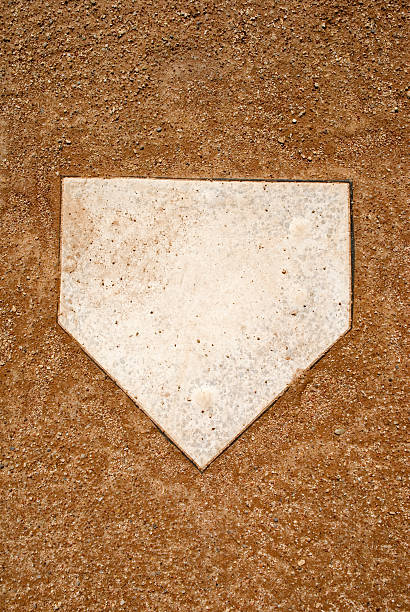 home plate - baseball base baseball diamond field photos et images de collection