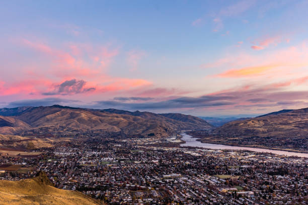istock Sunrise Over Wenatchee Valley From Saddle Rock 921434670