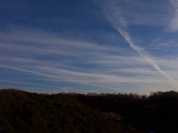 istock Korea's mountains, clouds, blue sky, Cheongju city 921459170