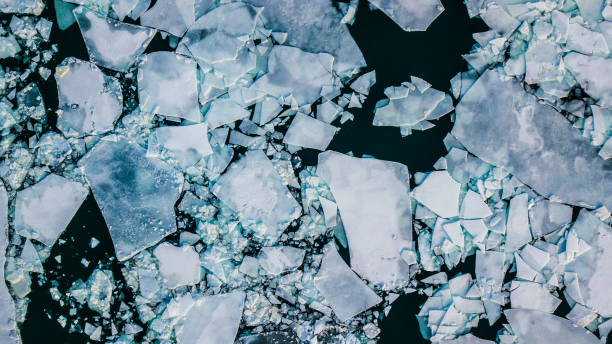 istock Ice flows in the Detroit River 921466824