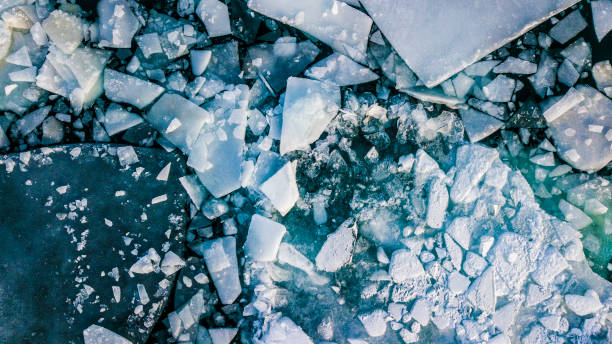 istock Ice flows in the Detroit River 921466834