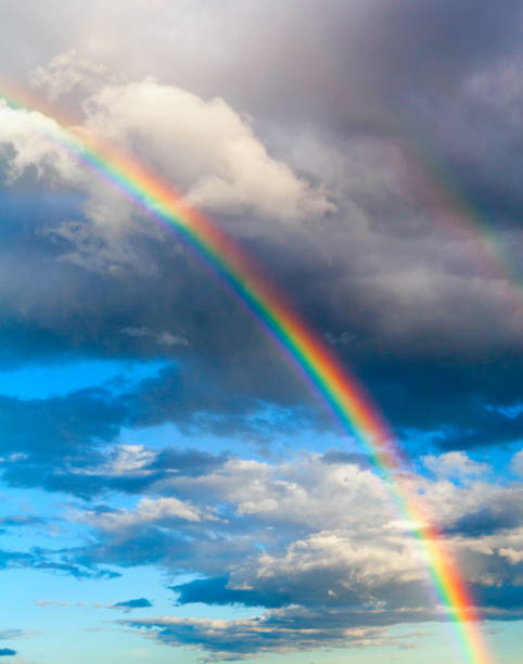 real arco iris en el cielo nublado - white mid air rain wind fotografías e imágenes de stock