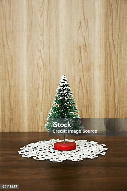 Árbol De Navidad En Miniatura Foto de stock y más banco de imágenes de Celebración - Ocasión especial - Celebración - Ocasión especial, Color - Tipo de imagen, Culturas