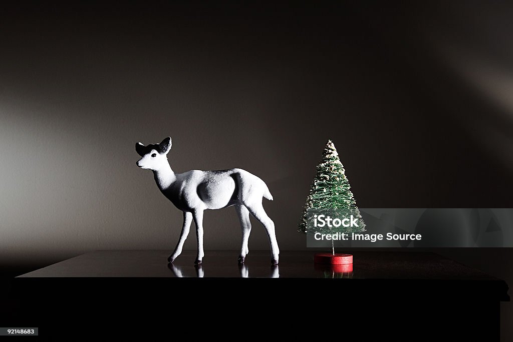 Miniature reindeer and christmas tree - 로열티 프리 0명 스톡 사진
