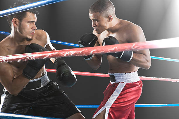 close up view of zwei männliche boxershorts aus hinter seil - boxing stock-fotos und bilder