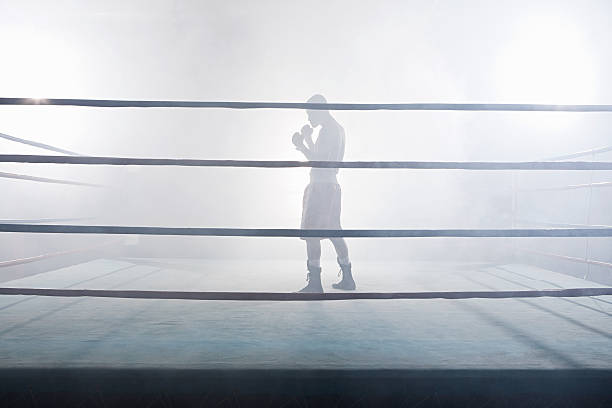 boxershorts im boxring - kämpfen fotos stock-fotos und bilder