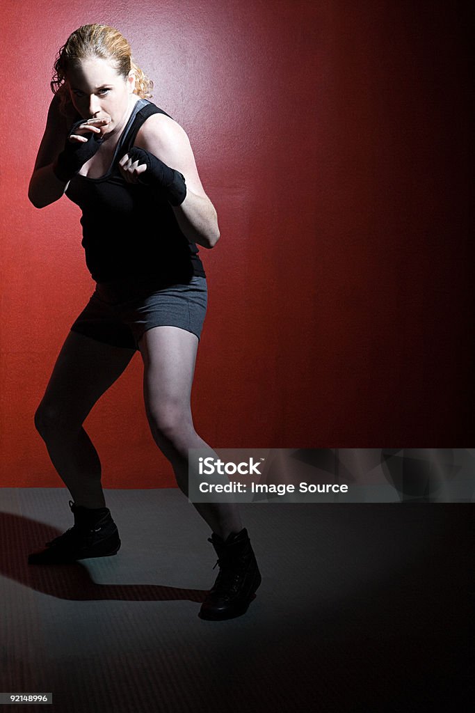 Mulher em posição de boxe - Foto de stock de Adulto royalty-free