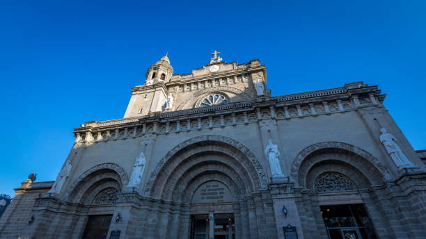 manila-kathedrale im bereich intramuros - manila cathedral stock-fotos und bilder