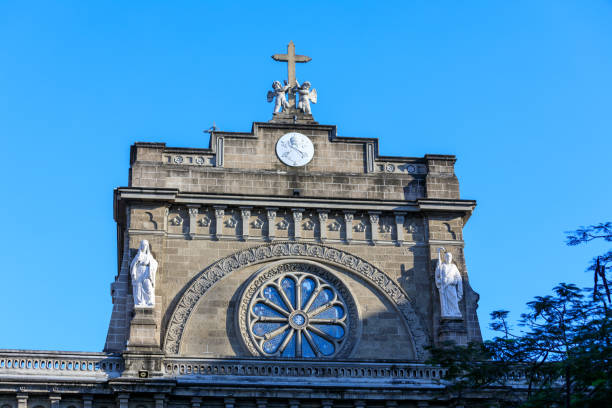 fachada de la catedral de detiails de manila en la zona de intramuros - manila cathedral fotografías e imágenes de stock