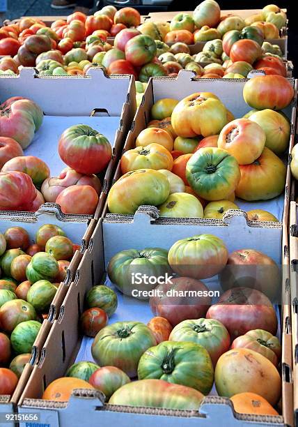 Photo libre de droit de Emincé De Tomates En Vente banque d'images et plus d'images libres de droit de Agriculture - Agriculture, Aliment, Aliments et boissons