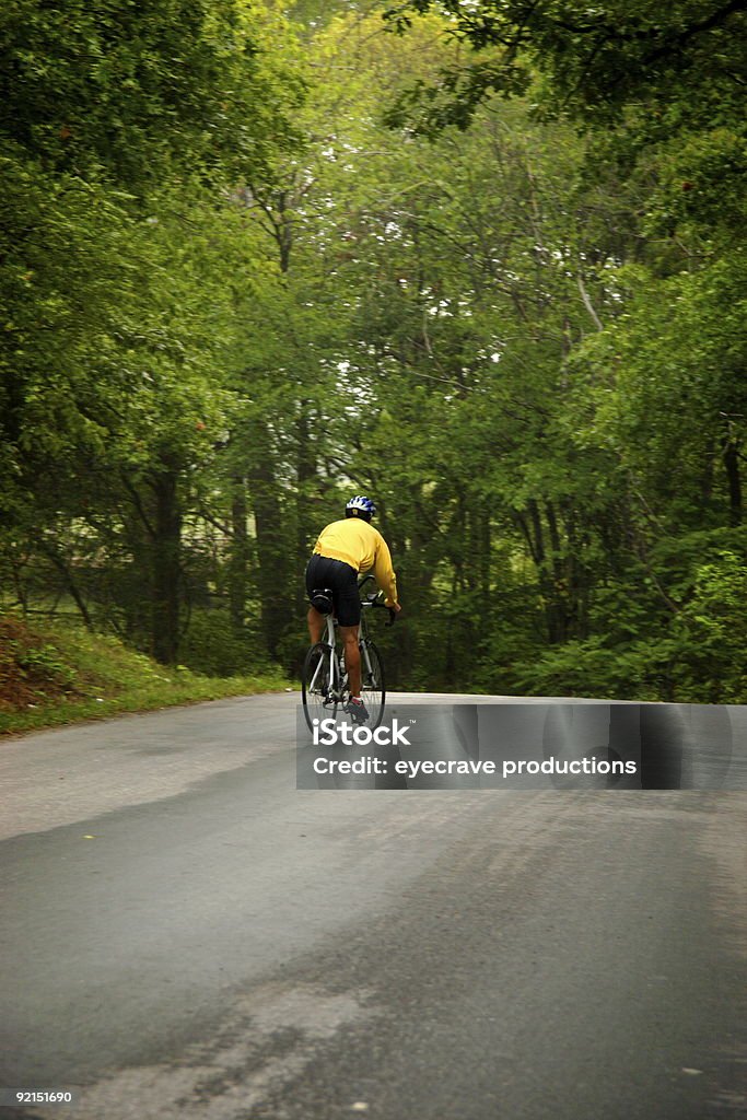 Сельских велосипед rider-мужчины - Стоковые фото Активный образ жизни роялти-фри