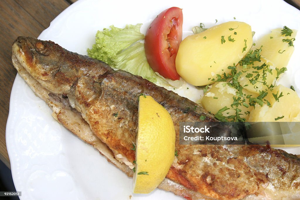 Prato de peixe - Foto de stock de Batata - Tubérculo royalty-free