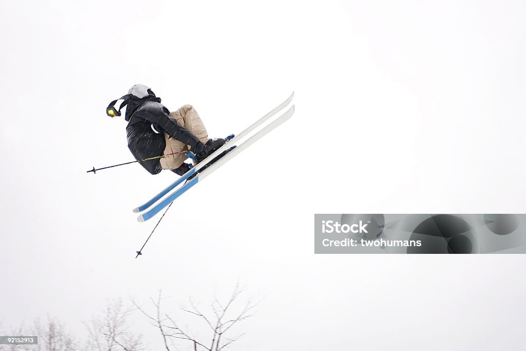 Esquiador Salto acrobático - Foto de stock de Esqui - Esqui e snowboard royalty-free