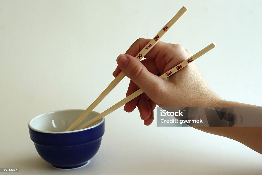 Ręka trzymająca pałeczki - Zbiór zdjęć royalty-free (Chińska kuchnia)