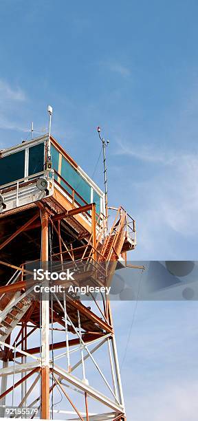 Torre De Controlo De Tráfego Aéreo - Fotografias de stock e mais imagens de Azul - Azul, Céu, Fotografia - Imagem