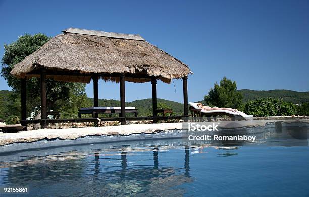 Entspannen Am Swimmingpool Stockfoto und mehr Bilder von Blau - Blau, Farbbild, Fotografie