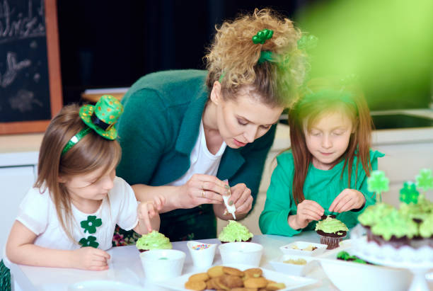 istock Family preparing cupcakes at Saint Patrick's Day 921581248