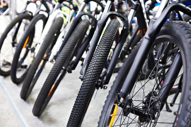 modern mountain bikes in sports shop - bicycle wheel tire spoke imagens e fotografias de stock