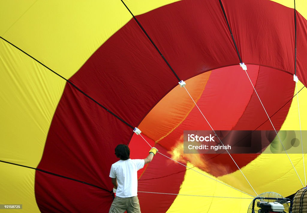 Gonfler la montgolfière - Photo de Horizontal libre de droits