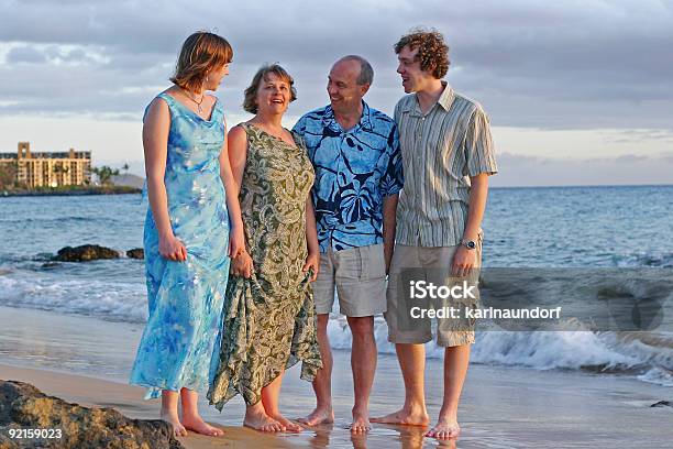 Photo libre de droit de Activités De Vacances banque d'images et plus d'images libres de droit de Famille - Famille, Style rétro, Îles Hawaï