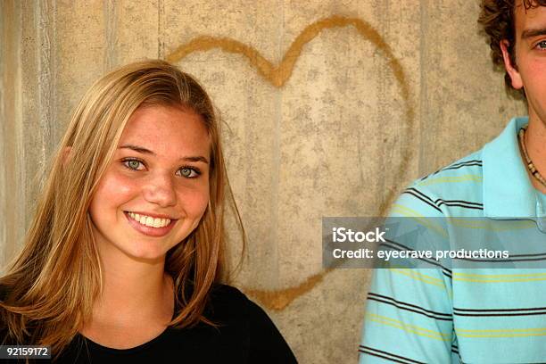 Young Love Foto de stock y más banco de imágenes de 20 a 29 años - 20 a 29 años, Adolescente, Adulto