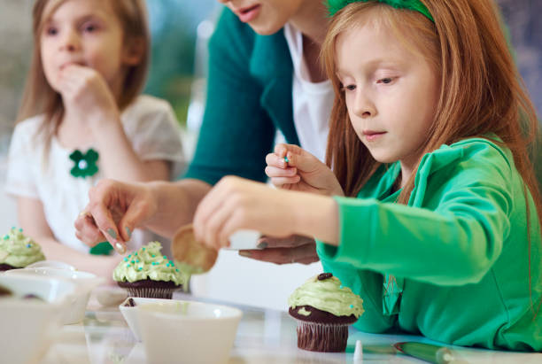 istock Family decorating cupcakes at kitchen 921594262