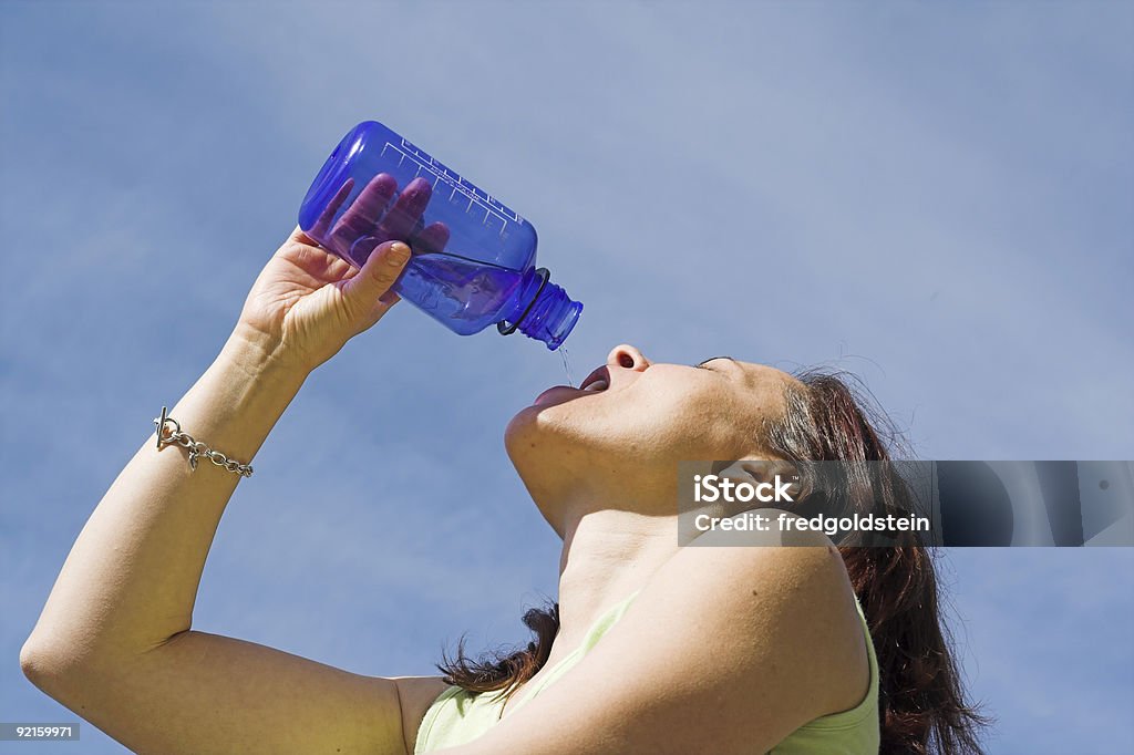 飲料水のクローズアップ - ウォーターボトルのロイヤリティフリーストックフォト