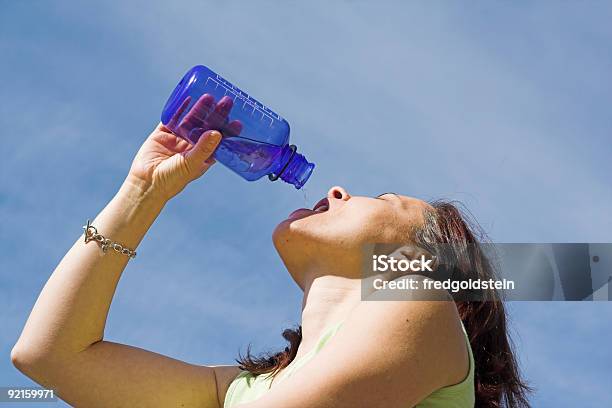 飲料水のクローズアップ - ウォーターボトルのストックフォトや画像を多数ご用意 - ウォーターボトル, エアロビクス, オフショット