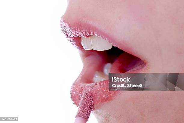 Lipgloss Anwenden2 Stockfoto und mehr Bilder von Farbbild - Farbbild, Fotografie, Horizontal