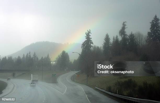 Road Und Regenbogen Stockfoto und mehr Bilder von Fahren - Fahren, Auto, Baum