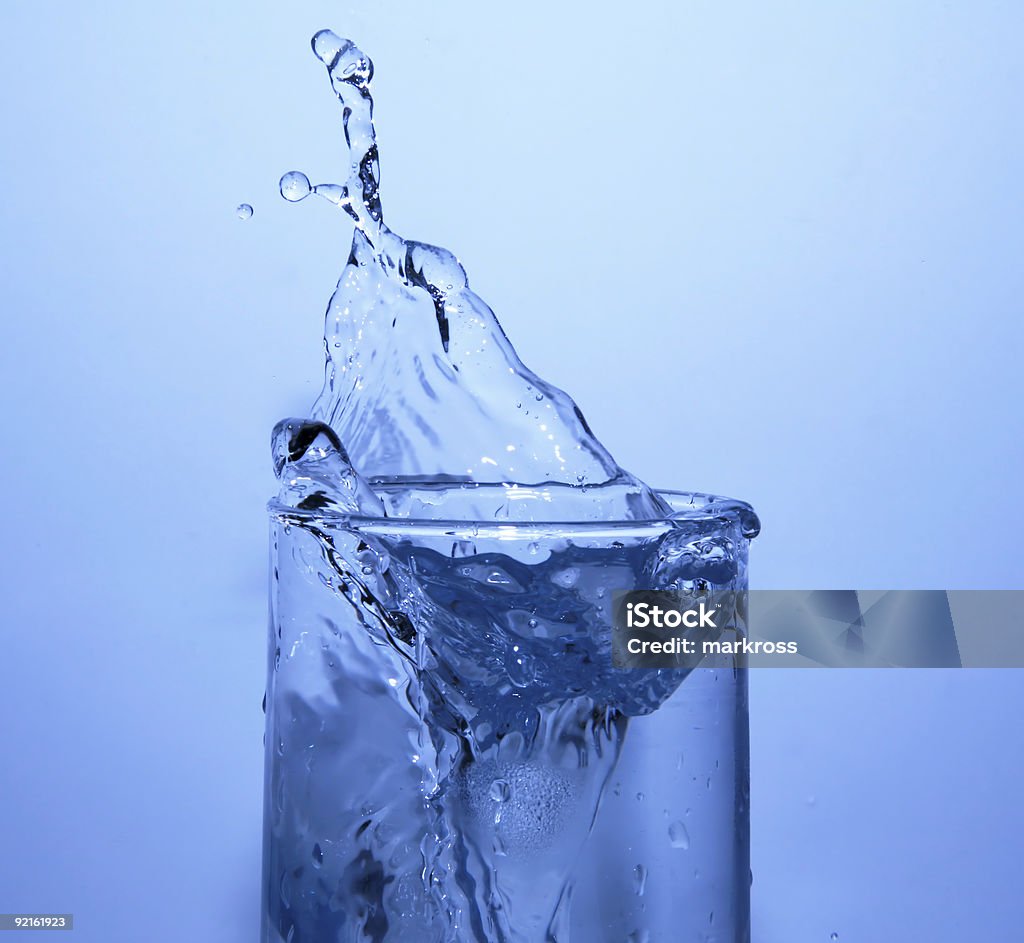 Ice Cube de salpicaduras - Foto de stock de Agua potable libre de derechos