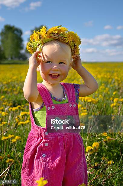 Sommer Freude Stockfoto und mehr Bilder von Blumenmuster - Blumenmuster, Wiese, Attraktive Frau