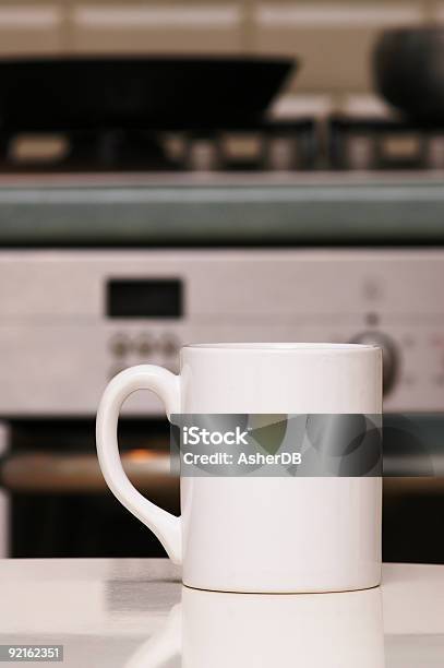 Tazza Di Caffè In Cucina - Fotografie stock e altre immagini di Ambientazione interna - Ambientazione interna, Bianco, Bibita