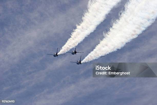 미 공군 소속 공예비행단 날아오름-활동에 대한 스톡 사진 및 기타 이미지 - 날아오름-활동, 비행기구름, 뒤