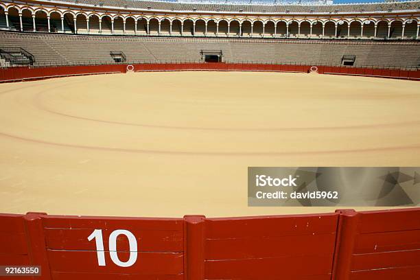 Photo libre de droit de Larène De Séville En Espagne banque d'images et plus d'images libres de droit de Corrida - Corrida, Fête foraine, Séville