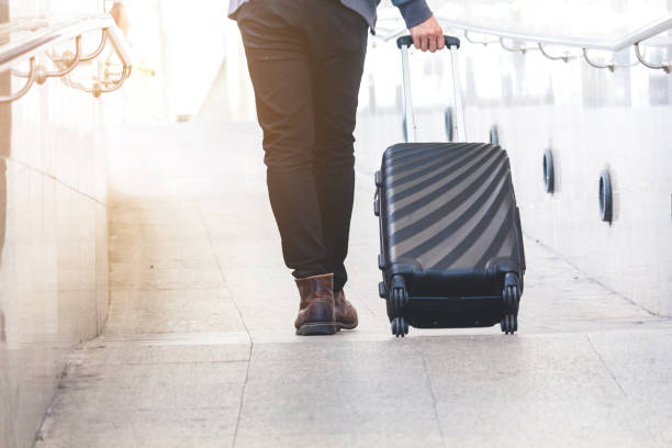 istock Business people walking with luggage 921638798