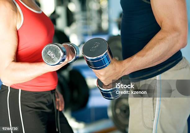 Casal Trabalhando Para Fora - Fotografias de stock e mais imagens de Adulto - Adulto, Atleticismo, Bíceps