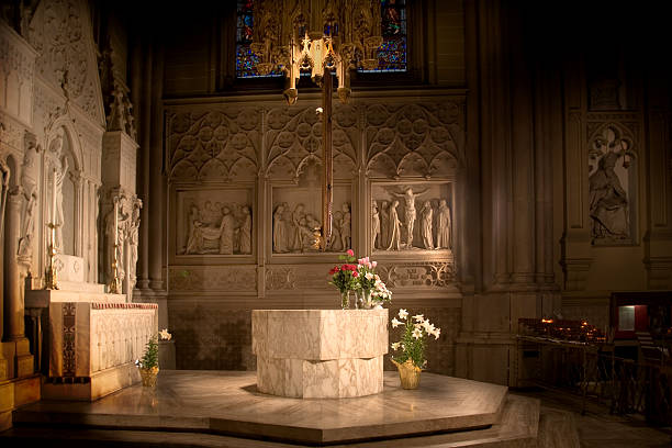 santuario di gesù nella cattedrale di san patrizio - church altar indoors dark foto e immagini stock