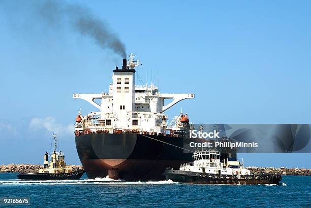 Statek Cargo - zdjęcia stockowe i więcej obrazów Dym - Dym, Kontenerowiec, Transport morski