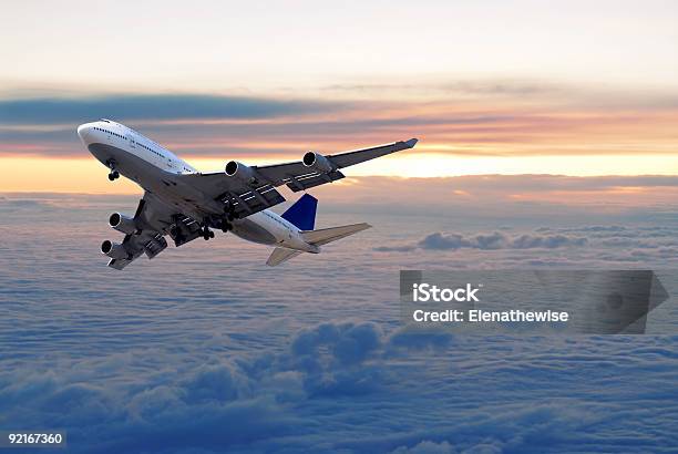 위에서 구름 비행기에 대한 스톡 사진 및 기타 이미지 - 비행기, 날아오름-활동, 상업용 항공기