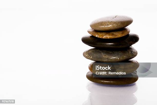 Piedras De Equilibrio Foto de stock y más banco de imágenes de Arenisca - Arenisca, Blanco - Color, Brillante