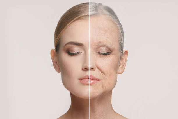 comparación. retrato de hermosa mujer con el problema y limpiar la piel, concepto de envejecimiento y de la juventud, tratamiento de belleza - juventud vejez fotografías e imágenes de stock