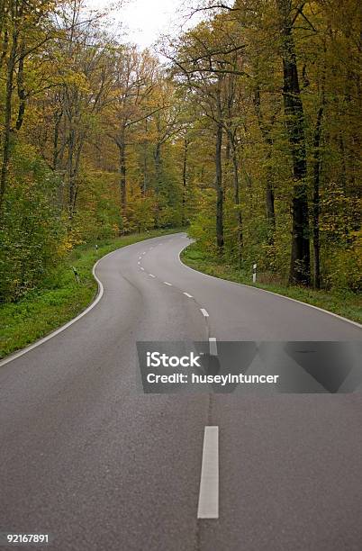 Highway Stockfoto und mehr Bilder von Asphalt - Asphalt, Baum, Biegung