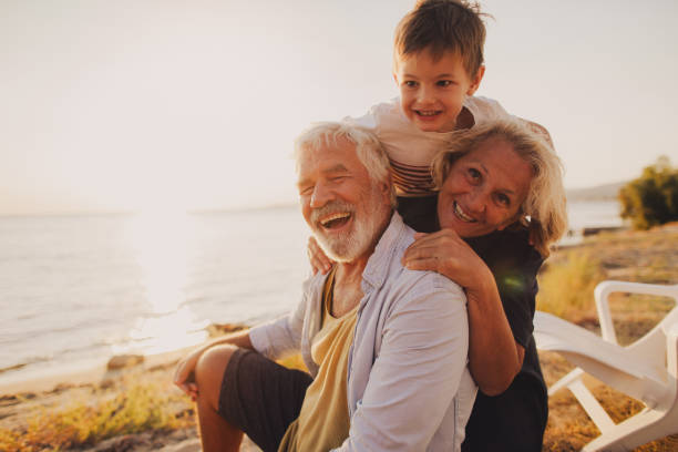 picnic sul mare con i nonni - family grandmother multi generation family nature foto e immagini stock